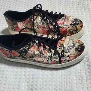 DIRTY LAUNDRY EUC WOMEN'S SZ 7.5 VELVET FLORAL SNEAKERS SHOES